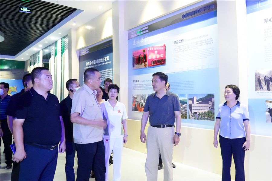 12-2022年8月，省委常委、省委統(tǒng)戰(zhàn)部長(zhǎng)孫雪濤帶領(lǐng)帶領(lǐng)全省黨外代表人士考察團(tuán)蒞臨金徽股份調(diào)研指導(dǎo)。.jpg