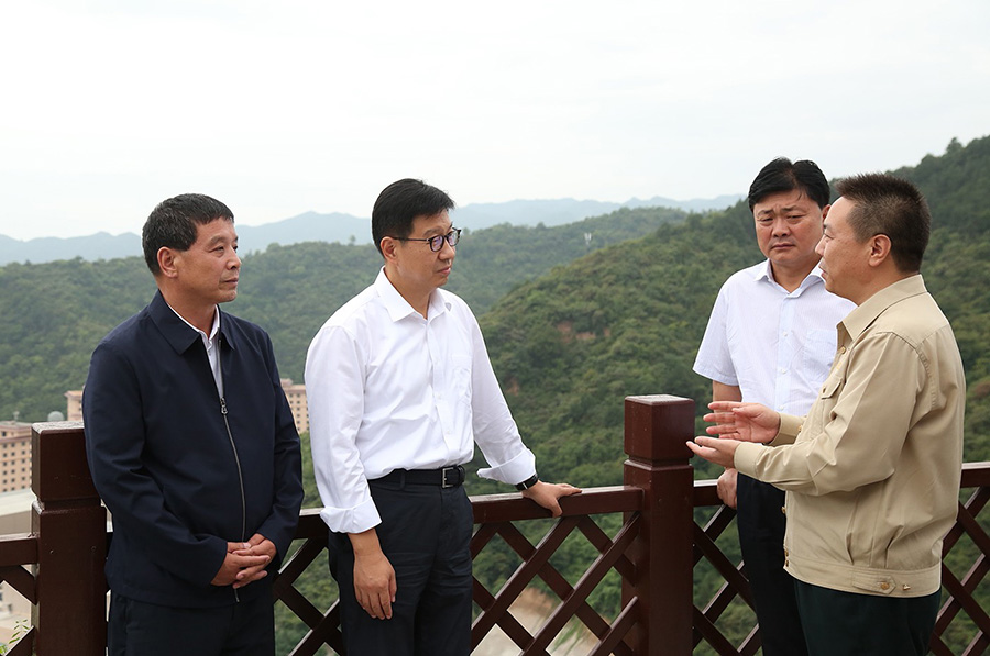13-2021年8月，省委常委、副省長(zhǎng)張錦剛蒞臨公司檢查指導(dǎo)工作。.jpg