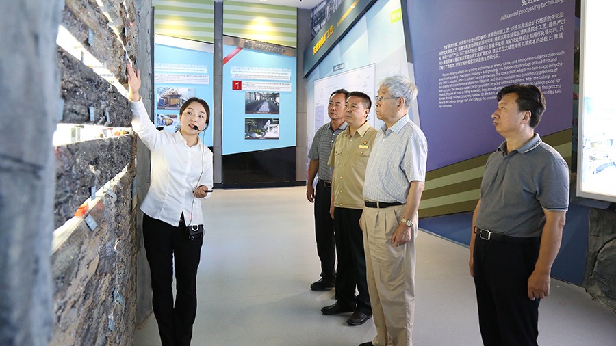 18-2020年8月，原四川省委書記、省人大常委會(huì)主任，中共第十六屆中央委員，第十一屆全國(guó)人大常委會(huì)委員張學(xué)忠蒞臨金徽股份參觀。.jpg
