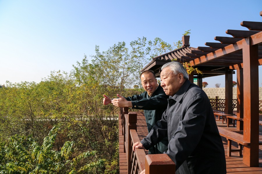 21-2019年10月，國(guó)家水利部原副部長(zhǎng)王守強(qiáng)參觀金徽股份時(shí)盛贊：金徽股份是綠色礦山、文明礦山、美麗礦山。.jpg