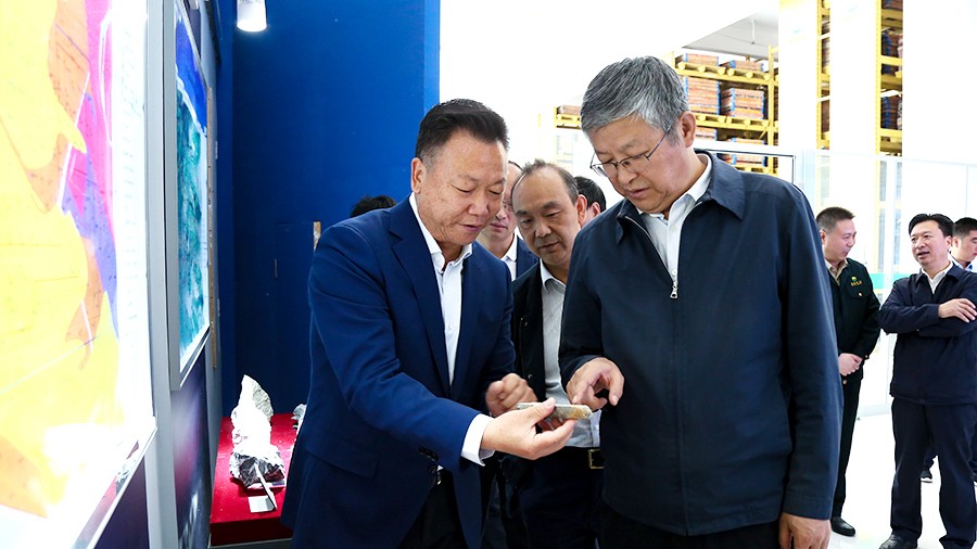 33-2021年5月，隴南市委書記張珂兵蒞臨礦區(qū)調(diào)研尾礦庫(kù)治理及綠色礦山建設(shè)情況。.jpg