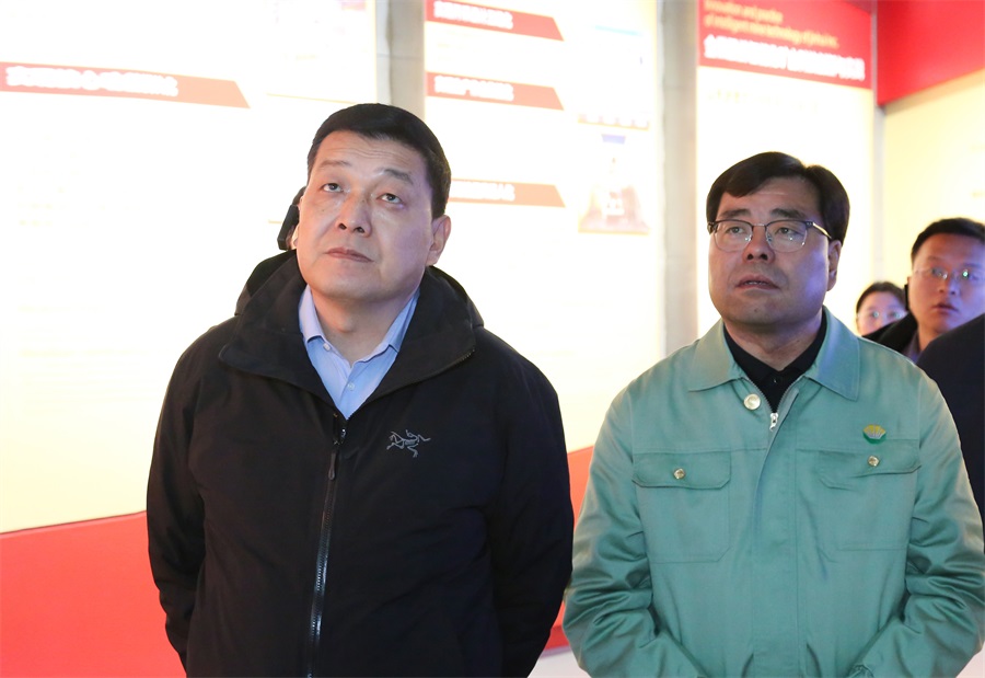 38-2023年12月，民建甘肅省委員會(huì)主任委員，全國(guó)政協(xié)委員，甘肅省政協(xié)常委，省生態(tài)環(huán)境廳廳長(zhǎng)，省核安全局局長(zhǎng)葛建團(tuán)蒞臨金徽股份調(diào)研。.jpg