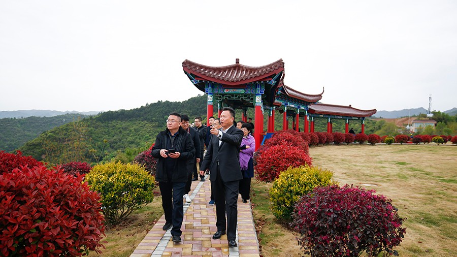 47-2020年4月，新華社甘肅分社社長(zhǎng)任衛(wèi)東蒞臨金徽股份調(diào)研金融服務(wù)實(shí)體經(jīng)濟(jì)及疫后企業(yè)復(fù)工情況。.jpg