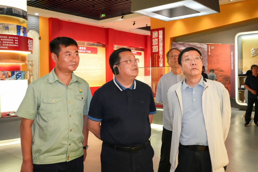 2024.06.23全國(guó)政協(xié)委員、 陜西省政協(xié)副主席、民建陜西省委會(huì)主委李忠民蒞臨金徽股份調(diào)研.jpg